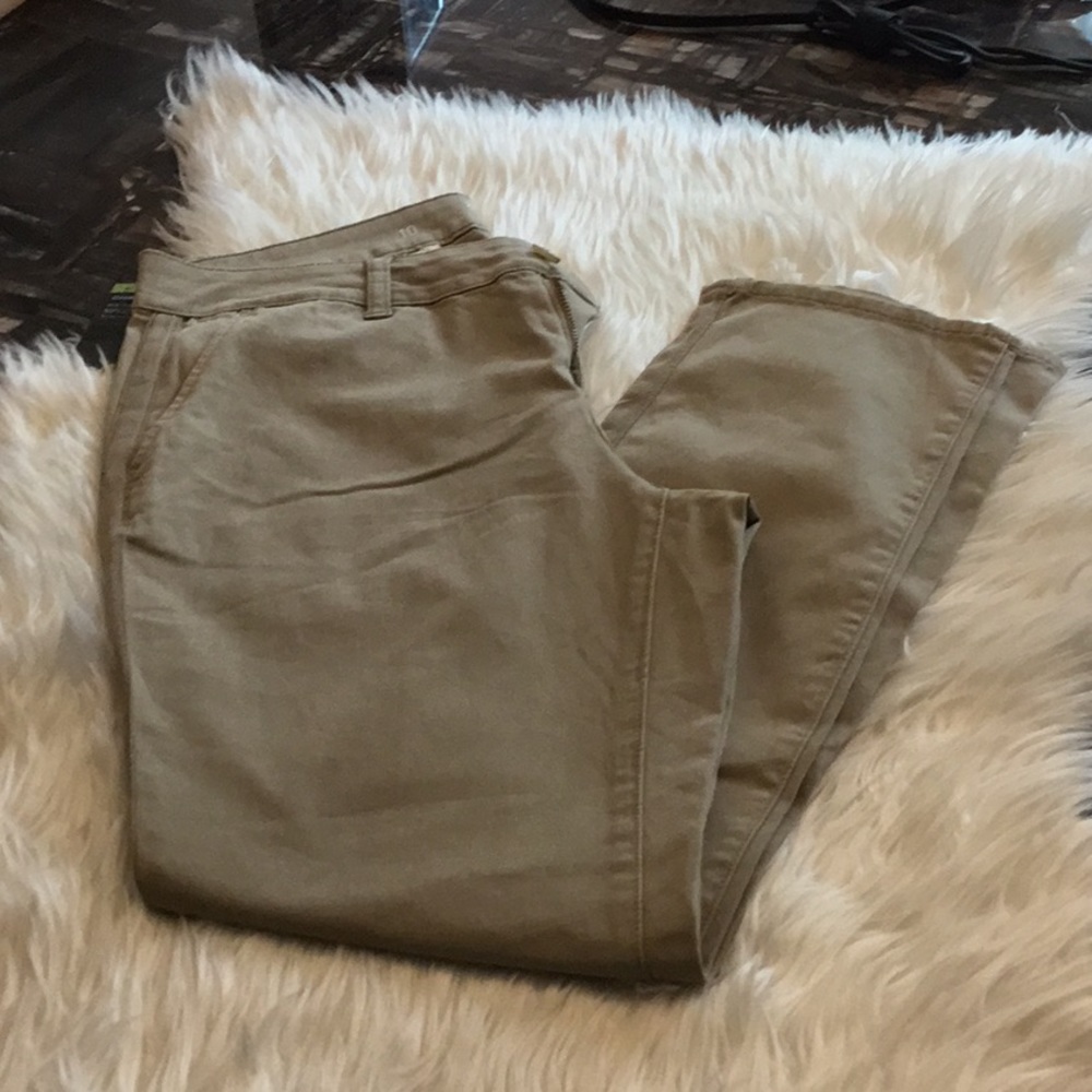 NWT chino slim leg